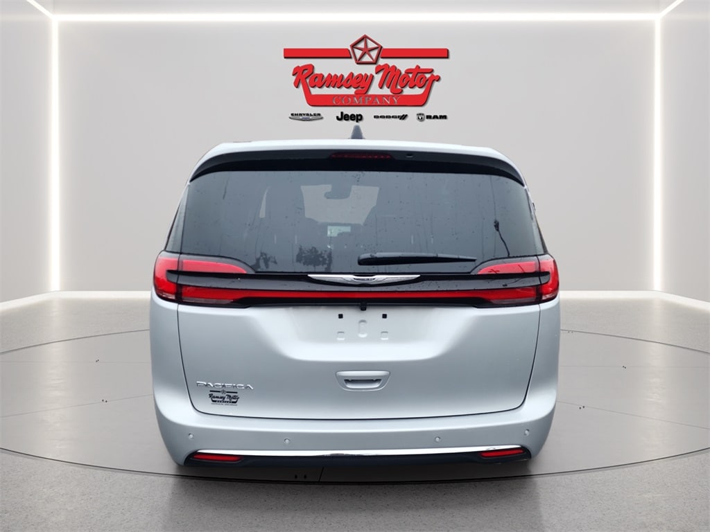 New 2026 Chrysler Pacifica SELECT Passenger Van