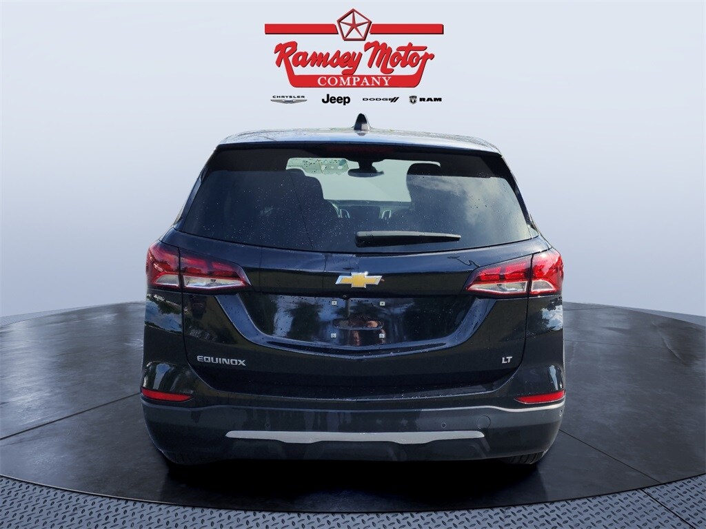 2022 Chevrolet Equinox LT photo 2