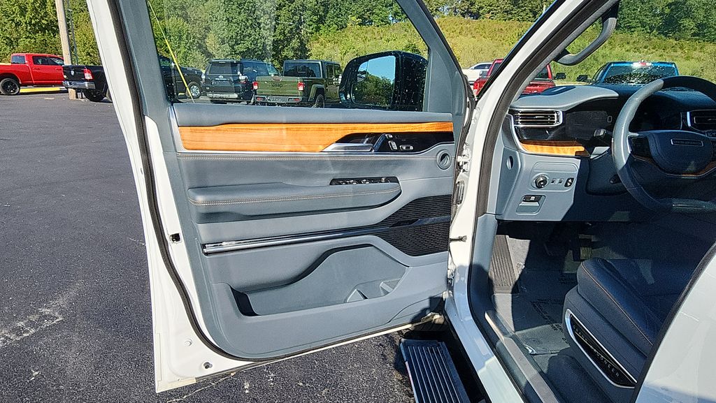2024 Jeep Grand Wagoneer Series III - Photo 21
