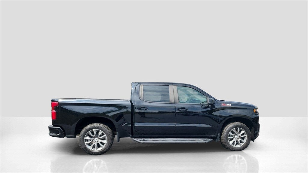 2022 Chevrolet Silverado 1500 RST photo 2