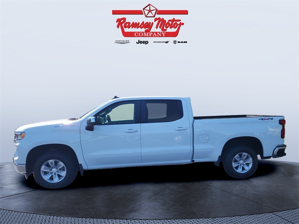 2023 Chevrolet Silverado 1500 LT photo 2