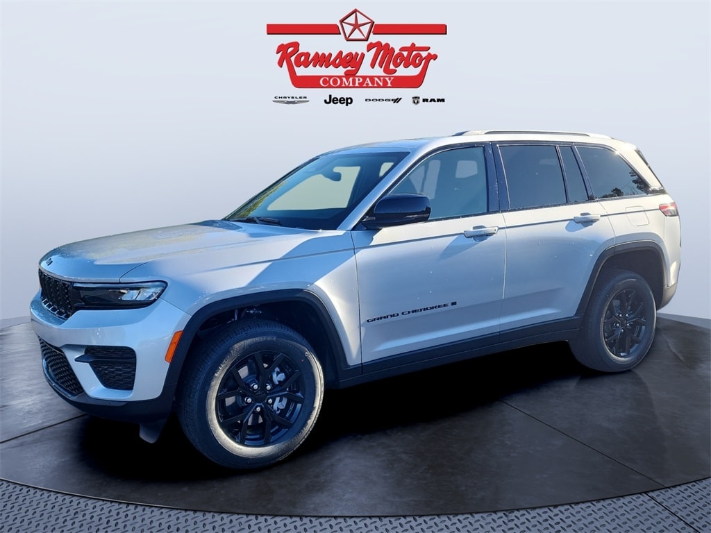 2025 Jeep Grand Cherokee Altitude's photo