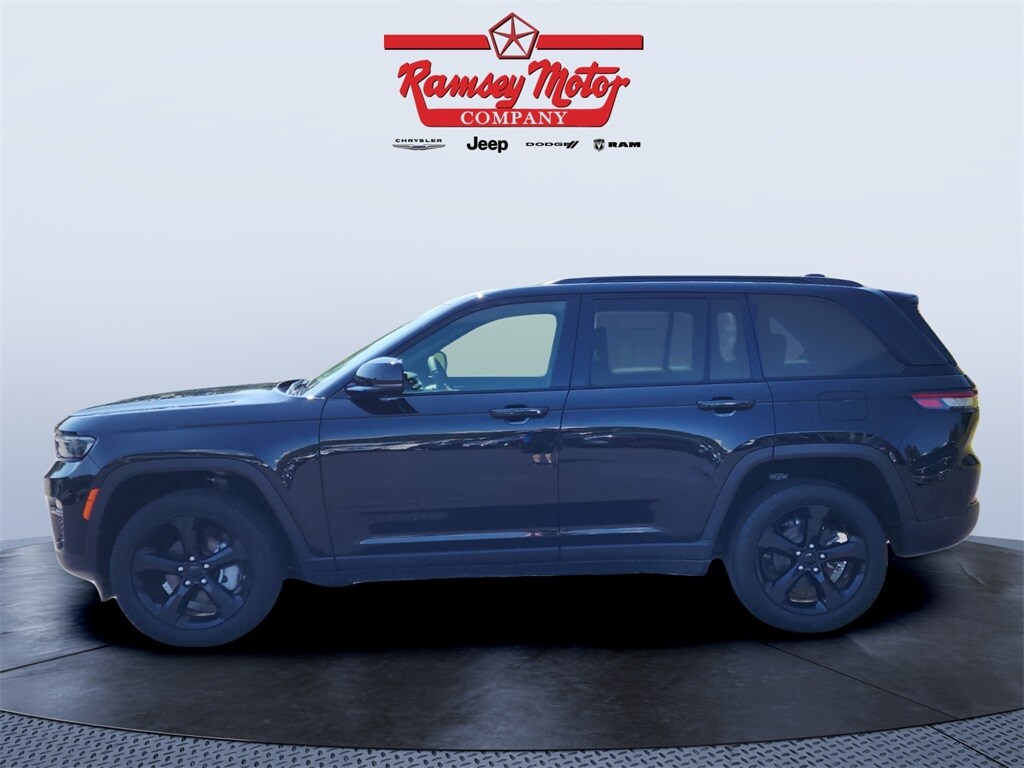 2024 Jeep Grand Cherokee Limited photo 2