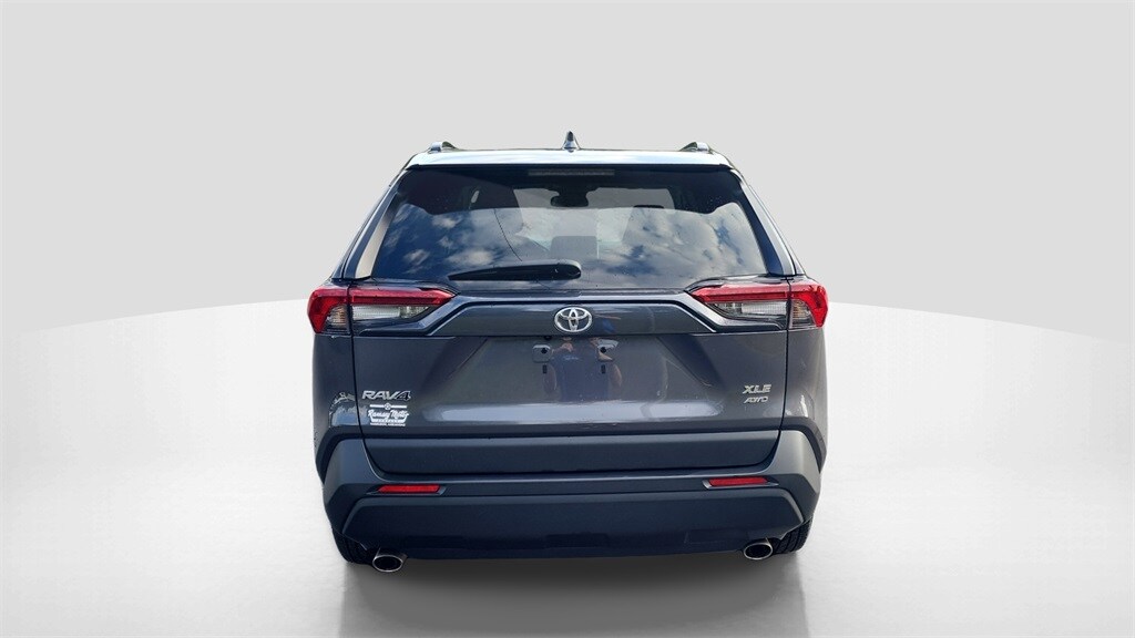 2024 Toyota RAV4 XLE photo 3