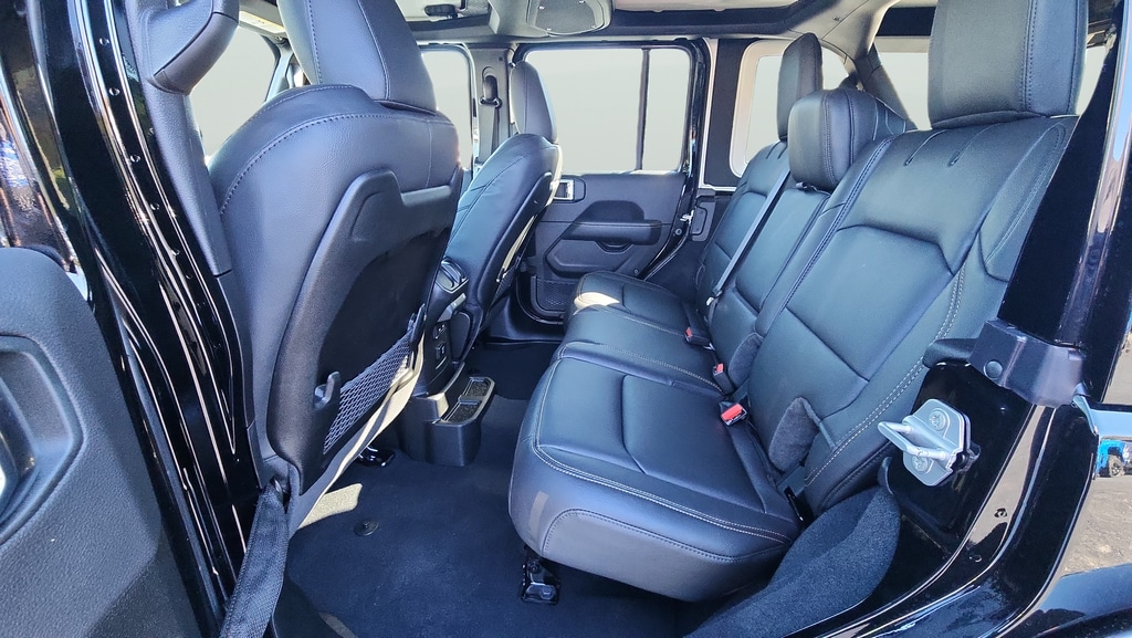 2026 Jeep Wrangler 4-Door Sahara - Photo 16