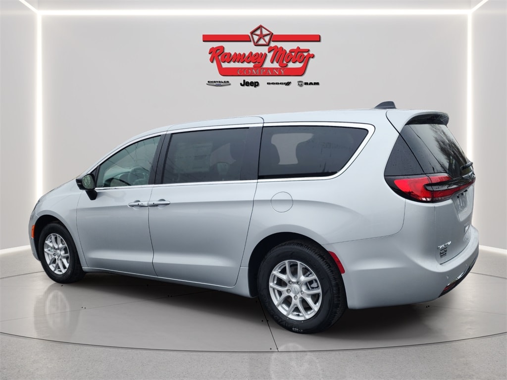 New 2026 Chrysler Pacifica SELECT Passenger Van