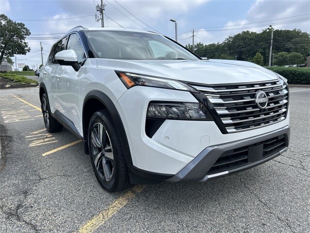 2024 Nissan Rogue SL photo 2