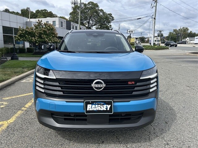 2025 Nissan Kicks SR photo 3