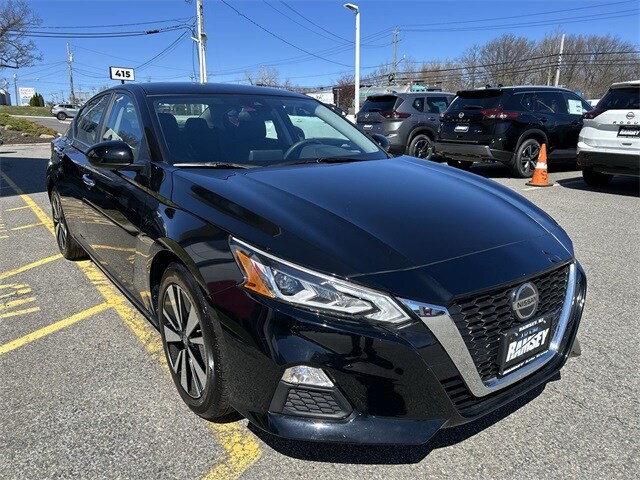 Used 2022 Nissan Altima SV with VIN 1N4BL4DV4NN325554 for sale in Saddle River, NJ