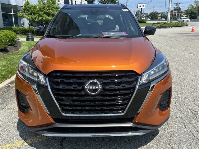 2024 Nissan Kicks SR photo 3
