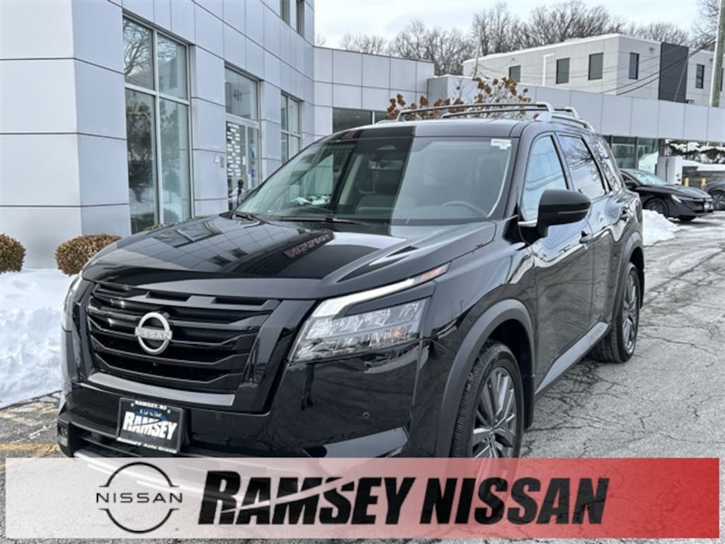 Used 2025 Nissan Pathfinder SL SUV