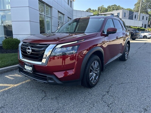2024 Nissan Pathfinder SV photo 4