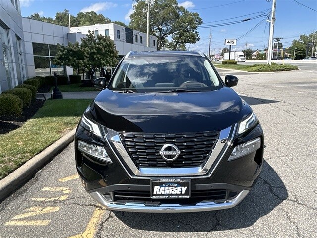 2023 Nissan Rogue Platinum photo 2