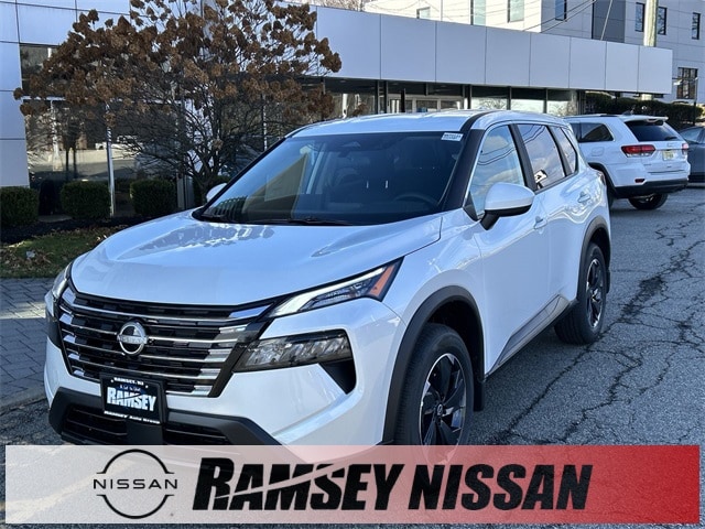 2026 Nissan Rogue SV's photo