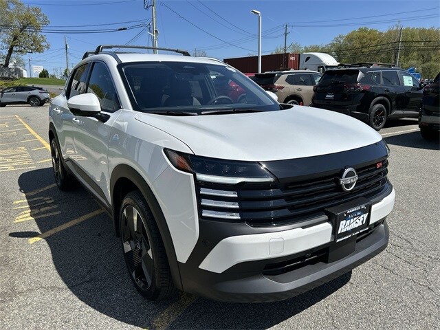 2025 Nissan Kicks SR photo 2