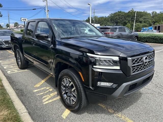 2024 Nissan Frontier SL photo 2