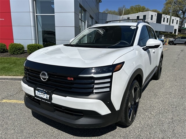 2025 Nissan Kicks SR photo 4