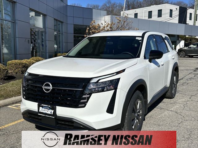 2026 Nissan Pathfinder S 4WD's photo