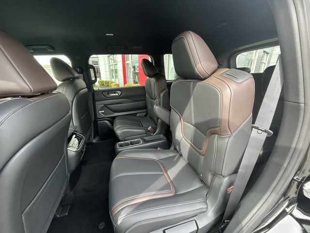 2026 Nissan Armada SL - Photo 13