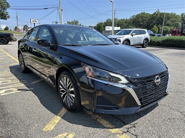 2024 Nissan Altima 2.5 SV photo 2