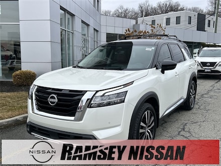 2023 Nissan Pathfinder Platinum SUV
