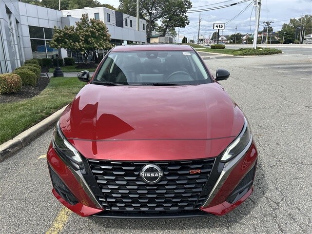 2024 Nissan Altima SR photo 2