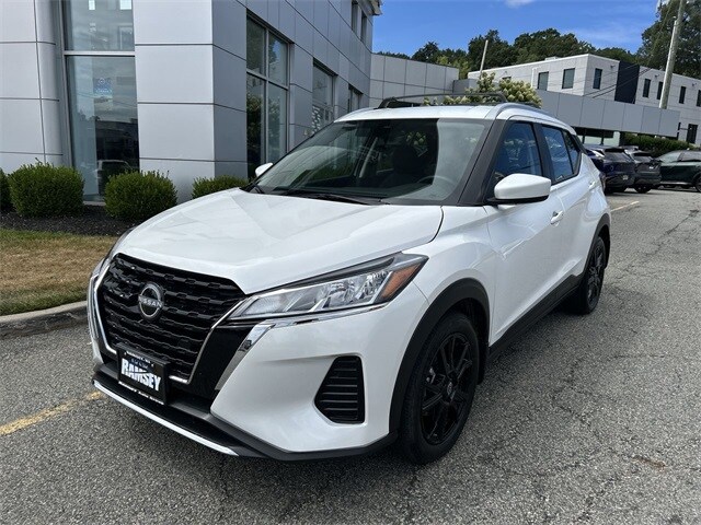 2024 Nissan Kicks SV photo 3