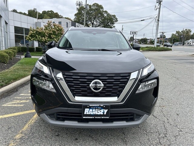 2021 Nissan Rogue SV photo 2