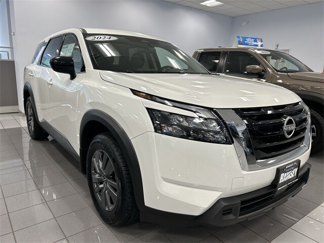 2024 Nissan Pathfinder S photo 2