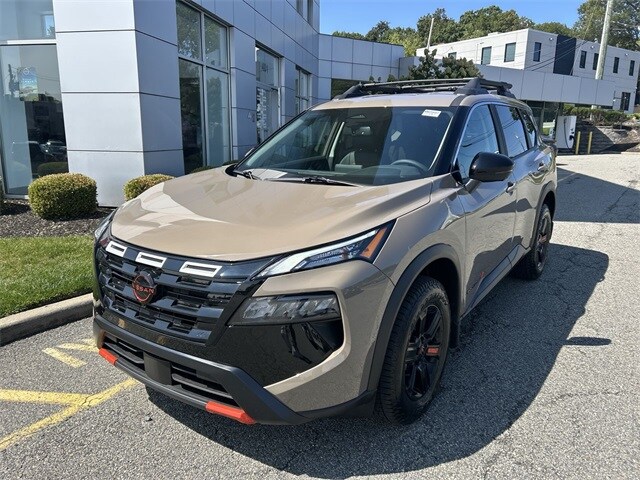 2025 Nissan Rogue SV photo 2