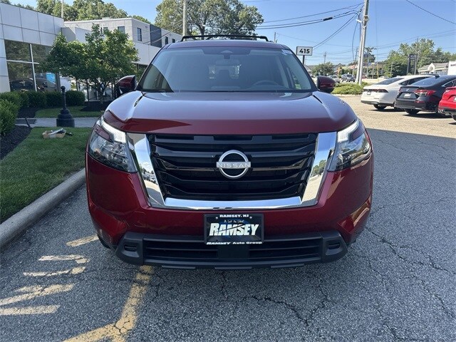 2024 Nissan Pathfinder SV photo 3
