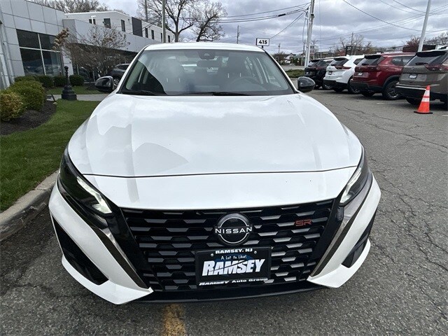 2024 Nissan Altima 2.5 SR photo 3