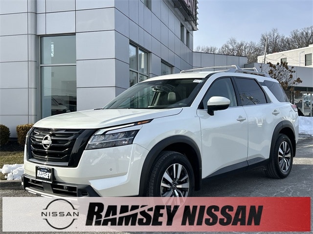 2024 Nissan Pathfinder SL
