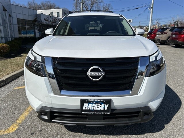 2025 Nissan Pathfinder SV photo 3