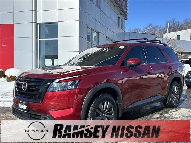 2024 Nissan Pathfinder SV
