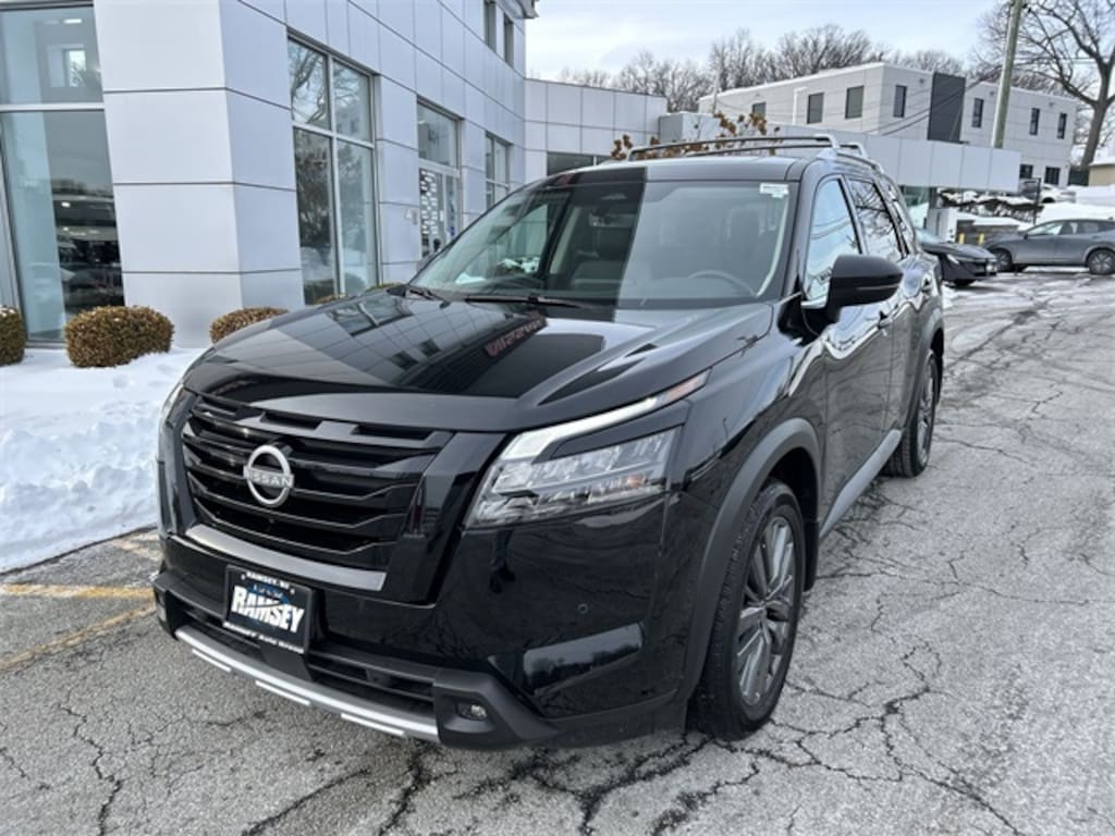 Used 2025 Nissan Pathfinder SL SUV