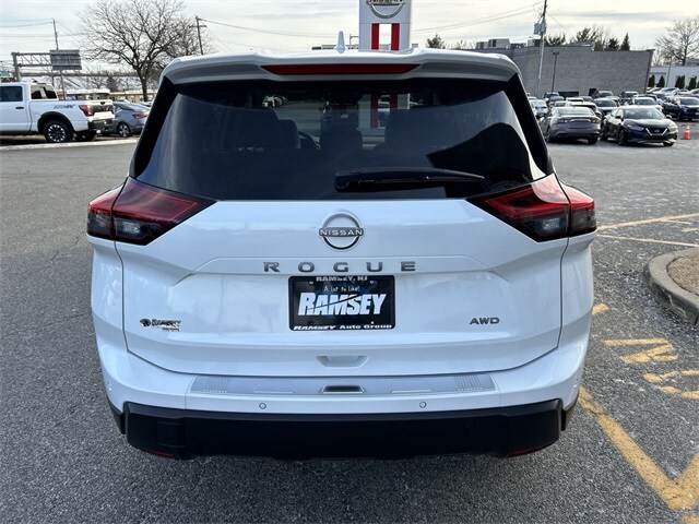 2025 Nissan Rogue SV photo 2