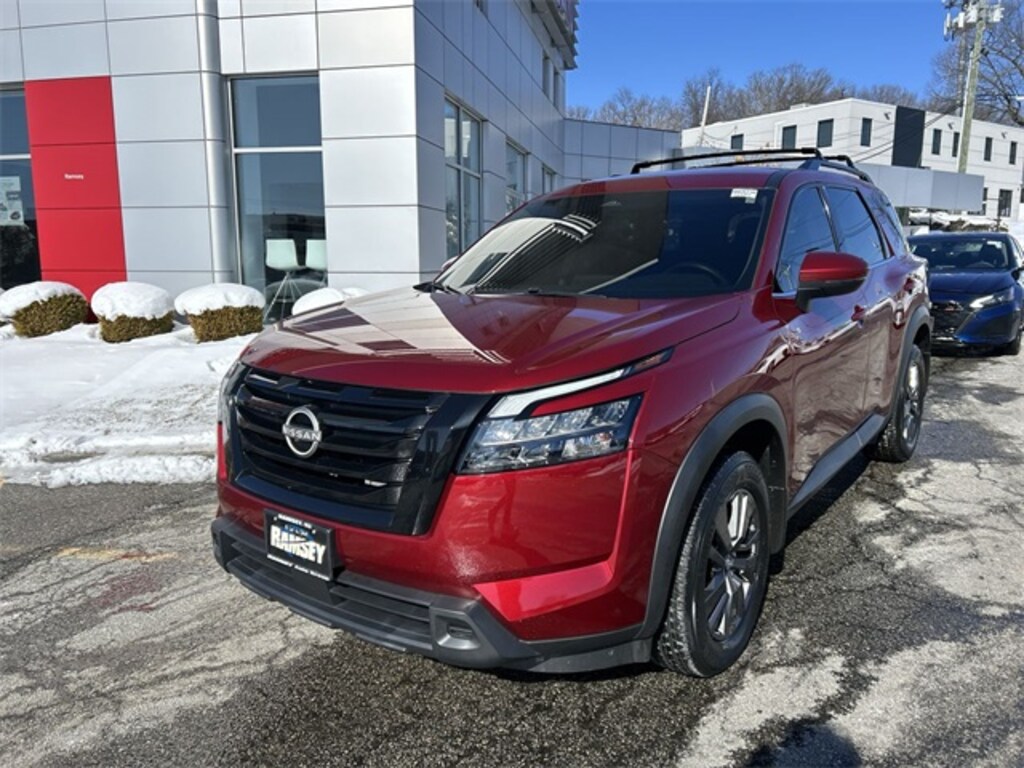 Used 2024 Nissan Pathfinder SV SUV
