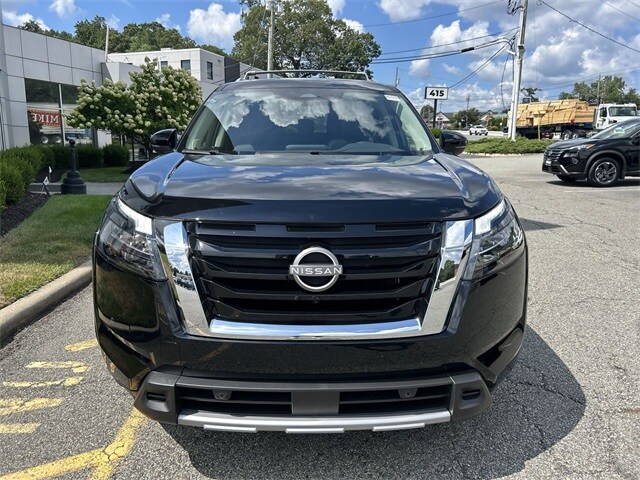 2025 Nissan Pathfinder SL photo 3