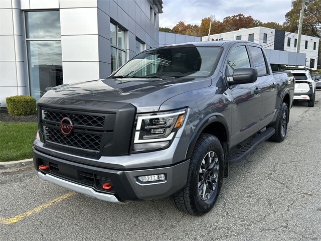 2024 Nissan Titan PRO-4X photo 3