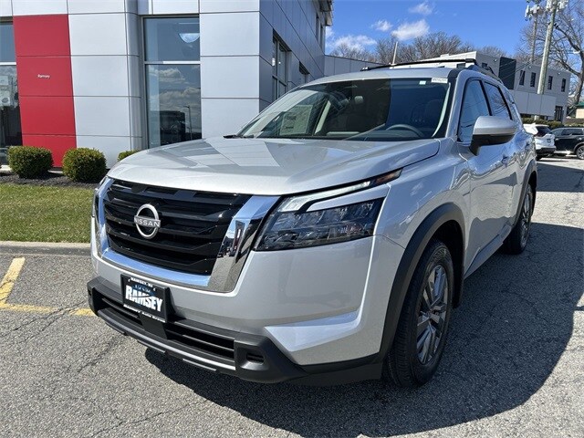 2025 Nissan Pathfinder SV photo 4