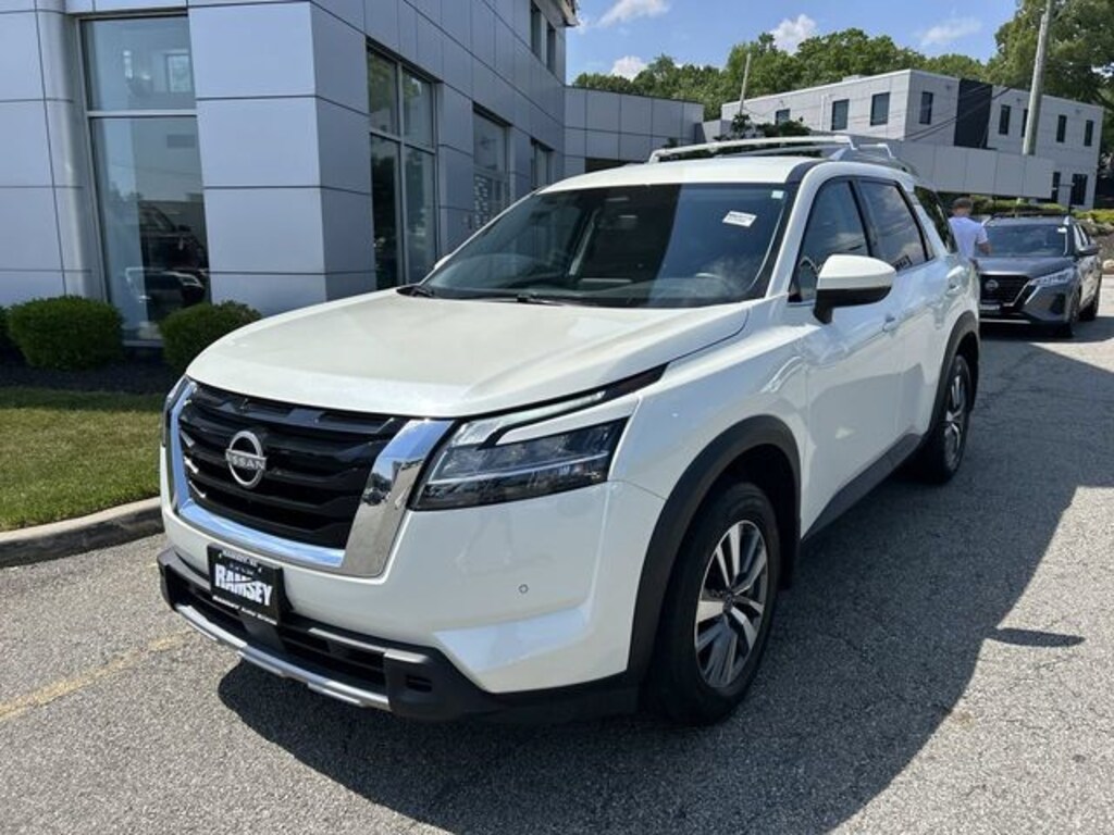 Certified 2024 Nissan Pathfinder SL SUV