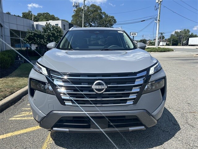 2024 Nissan Rogue SL photo 3
