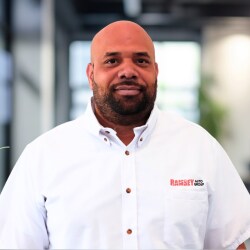 Staff member Evert Mendez from ID_ba68f9004e6d