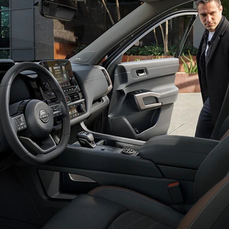 2025 Nissan Pathfinder Interio and Infotainment System