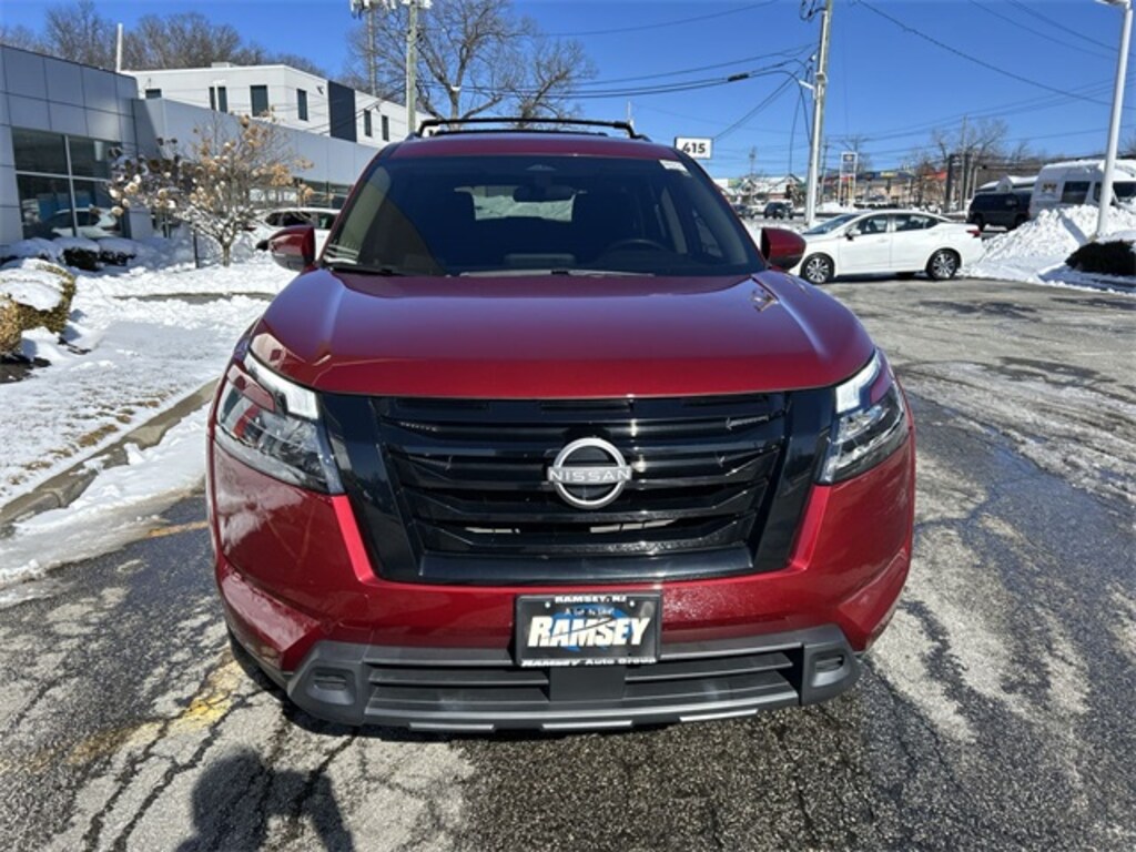 Used 2024 Nissan Pathfinder SV SUV