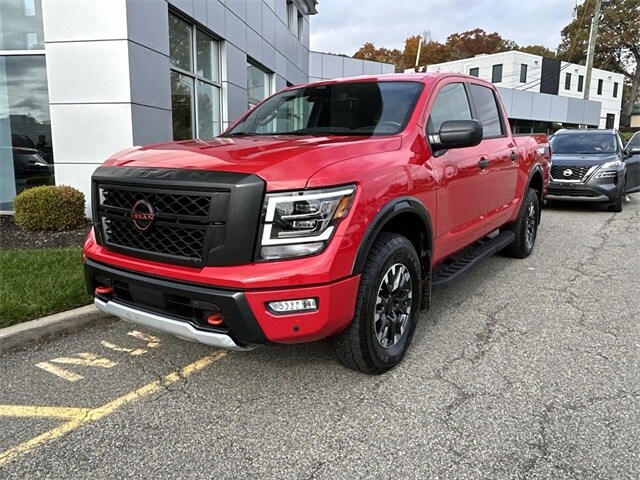 2024 Nissan Titan PRO-4X photo 4