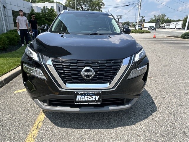 2023 Nissan Rogue SV photo 2