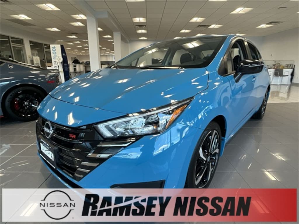 New 2025 Nissan Versa 1.6 SR Sedan