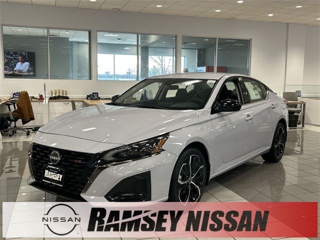 2025 Nissan Altima SR's photo